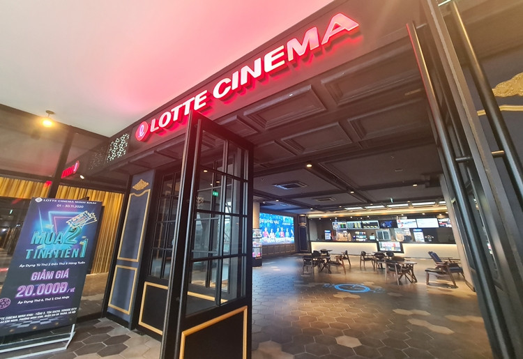 Lotte Cinema đang vẫn được cho thuê, mở cửa đón khách, dù siêu dự án 5.000 tỷ đồng Hinode City chưa nghiệm thu. Thậm chí trên trang web của Lotte Cinema còn đăng tải dày đặc lịch chiếu các bộ phim nhằm thu hút người xem.