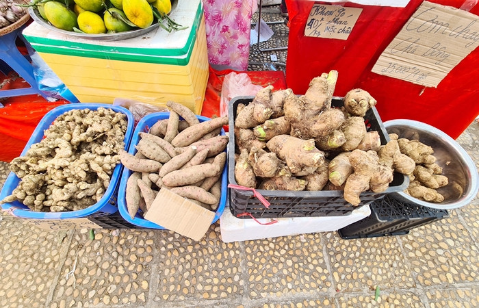 Những sản phẩm nông sản dân dã nhất được đưa đến hội chợ.