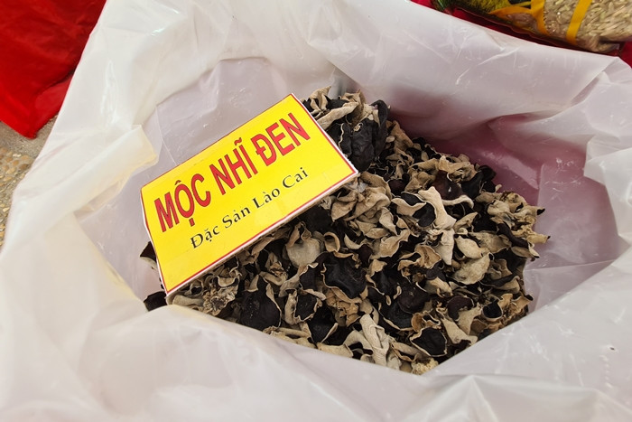 Mộc nhĩ đen Lào Cai bán 250 nghìn đồng/1kg.