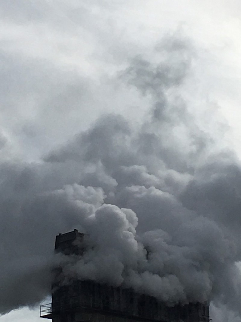 Sap nha xuong thep Hoa Phat - Dung Quat... Bao lan lum xum, tai nan?-Hinh-2