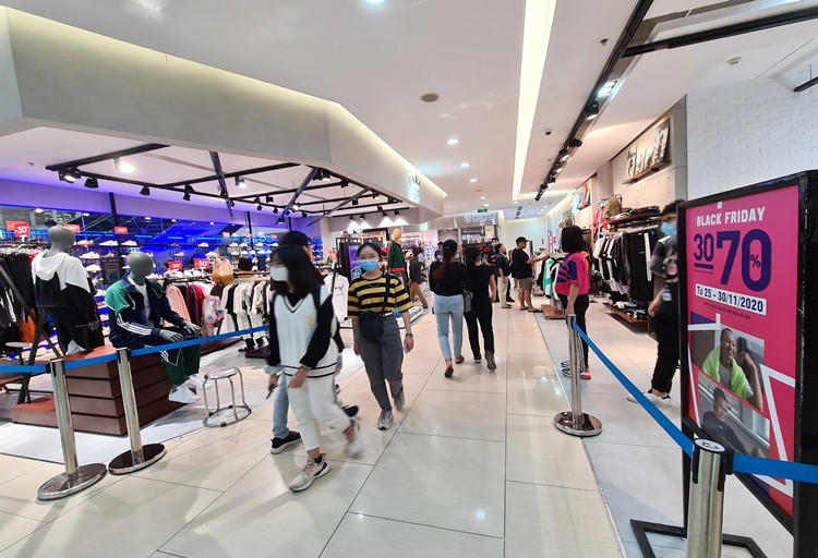 Tuy nhiên, lượng khách đến trung tâm thương mại này mua sắm nhân ngày Black Friday khá ít ỏi.