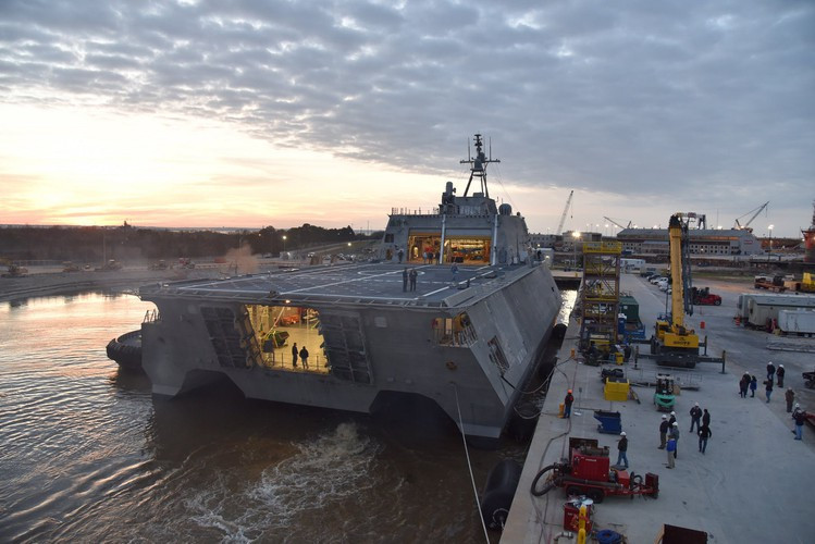 Đại tá Li Huamin, phát ngôn viên Chiến khu Nam Bộ quân đội Trung Quốc (PLA), sau đó ra tuyên bố cho biết PLA đã triển khai lực lượng không quân, hải quân theo dõi tàu USS Montgomery và phản đối hoạt động tuần tra tự do hàng hải của Mỹ ở khu vực này.