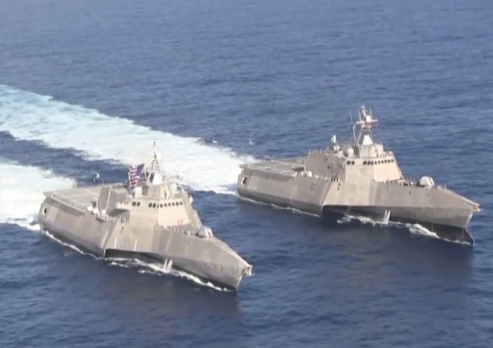 Hiện tại Mỹ đang để một số chiến hạm thuộc lớp Independence được thiết kế đặc biệt với 3 thân dùng trong các cuộc hành quân đổ bộ để tuần tra trên biển Đông.