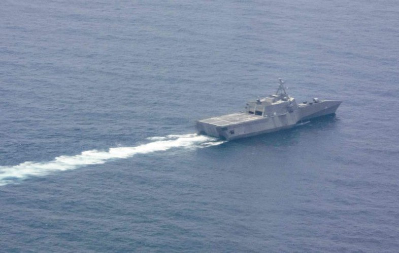 Các hình ảnh được đăng trên website của hải quân Mỹ cho thấy tàu USS Montgomery đã đi qua đảo nhân tạo do Trung Quốc bồi đắp trái phép trên đá Chữ Thập và đá Gạc Ma thuộc chủ quyền của Việt Nam.