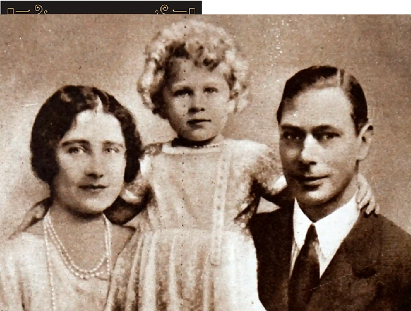 Cuốn sách đã tái hiện cuộc đời của Nữ hoàng từ khi còn là cô bé chưa nói rõ tên mình, đến lúc trở thành một người mẹ. Trong ảnh là Công tước và nữ công tước xứ York (sau này là Vua George VI và Nữ hoàng Elizabeth) với con gái Công chúa Elizabeth. Ảnh: Universal History Archive.