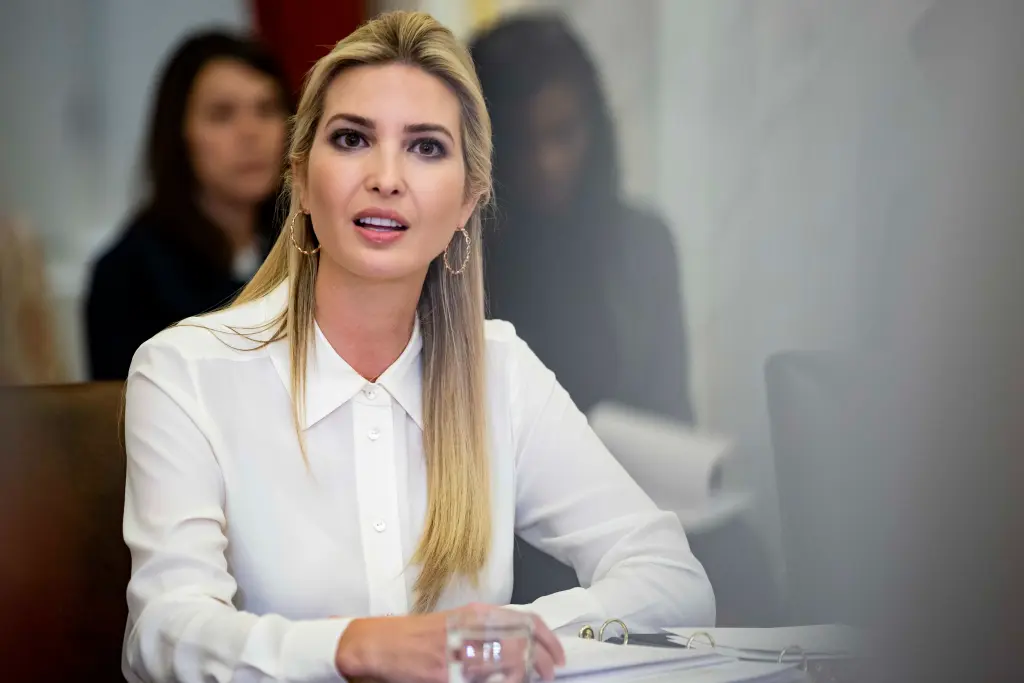 Sau khi ông Trump rời Nhà Trắng vào tháng 1/2021, Ivanka cùng chồng và 3 con lựa chọn cuộc sống yên bình ở Florida. Theo Page Six, Ivanka không có kế hoạch thay đổi chỗ ở và giữ vững lập trường rời xa chính trị.