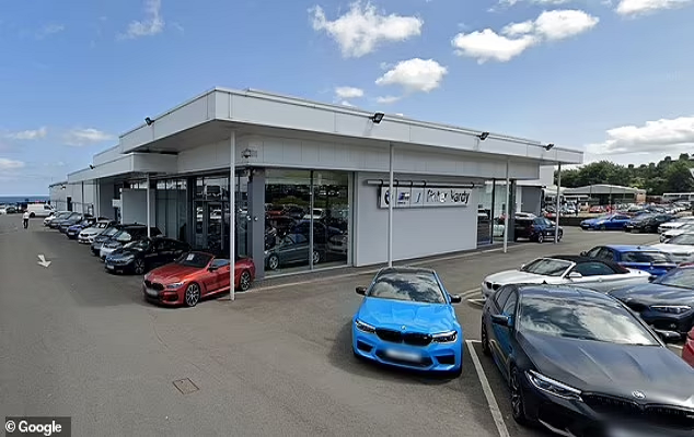 Người phụ nữ bị cưỡng hiếp trong phòng trưng bày xe gây phẫn nộ Nguoi phu nu bi cuong hiep trong phong trung bay xe gay phan no