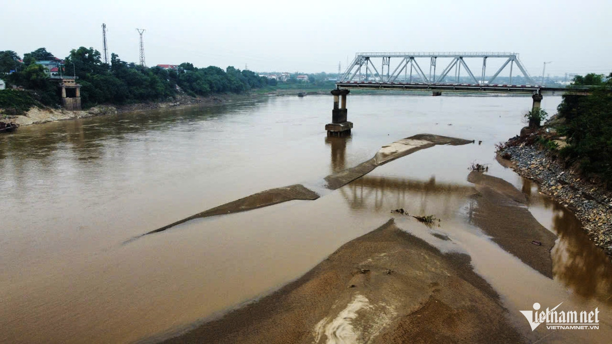 Nước sông Hồng hạ thấp 6m, Phú Thọ lên phương án dỡ cầu Phong Châu Nuoc song Hong ha thap 6m, Phu Tho len phuong an do cau Phong Chau