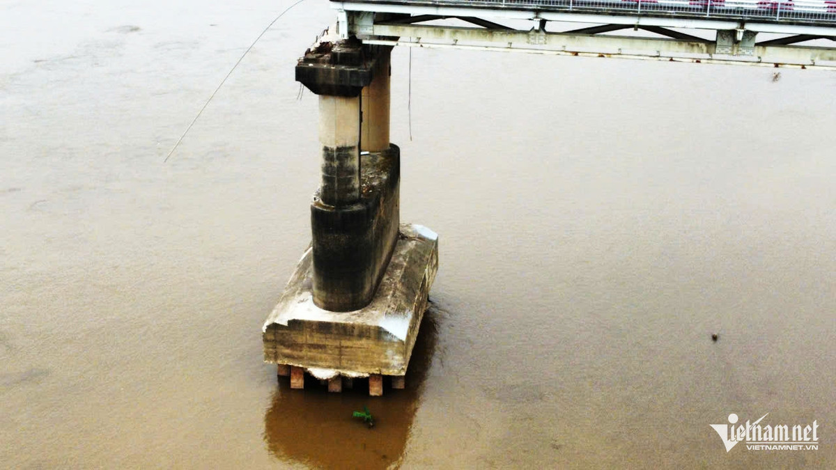 Nước sông Hồng hạ thấp 6m, Phú Thọ lên phương án dỡ cầu Phong Châu - Hình 2 Nuoc song Hong ha thap 6m, Phu Tho len phuong an do cau Phong Chau-Hinh-2