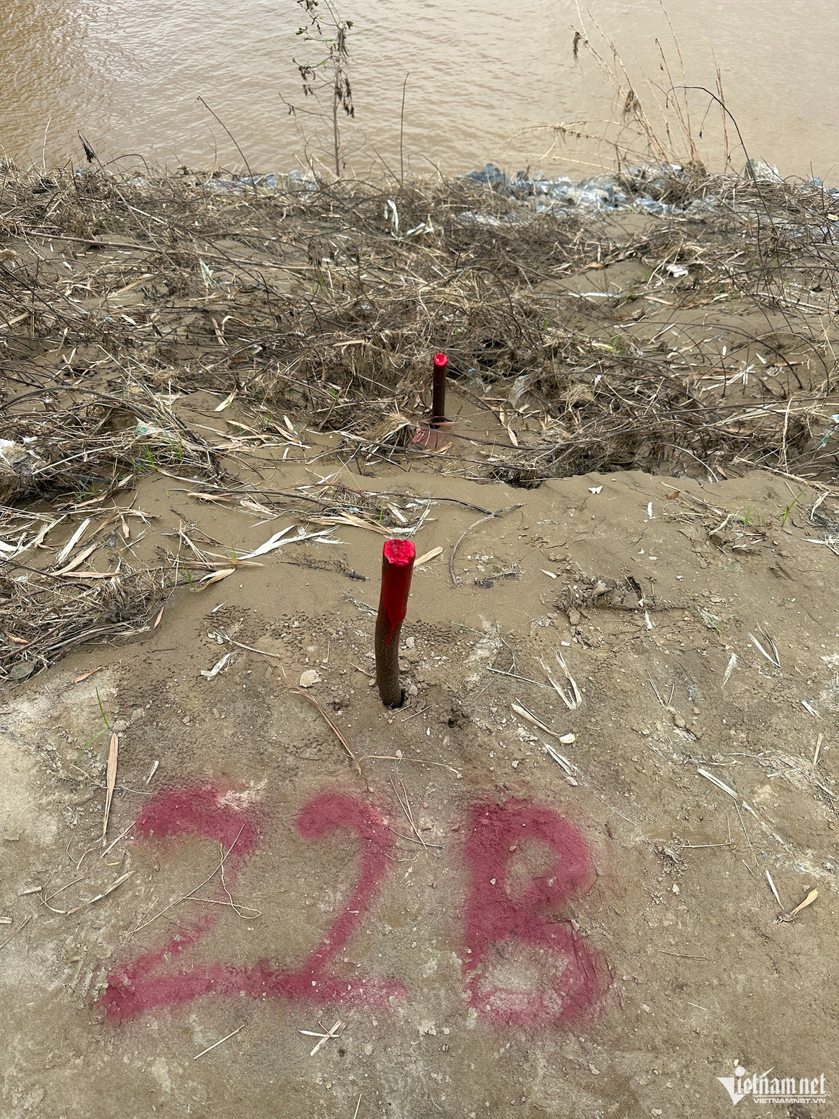 Nước sông Hồng hạ thấp 6m, Phú Thọ lên phương án dỡ cầu Phong Châu - Hình 6 Nuoc song Hong ha thap 6m, Phu Tho len phuong an do cau Phong Chau-Hinh-6