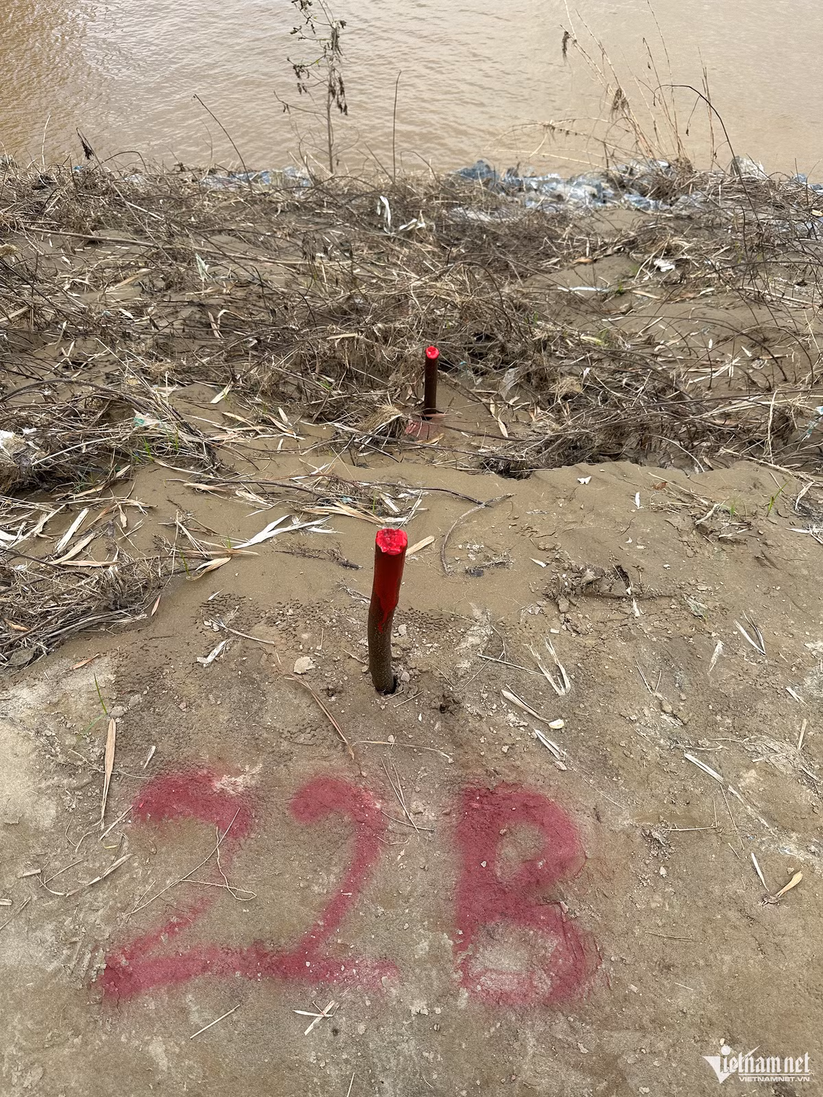 Nuoc song Hong ha thap 6m, Phu Tho len phuong an do cau Phong Chau-Hinh-6