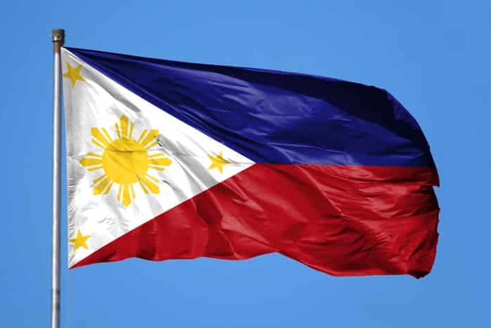 Trong quốc kỳ Philippines, màu xanh tượng trưng cho sự sẵn sàng hy sinh bản thân vì tự do, màu đỏ cho lòng dũng cảm và màu trắng tượng trưng cho tự do. Những ngôi sao và mặt trời cùng tia sáng của nó thể hiện những vùng khác nhau của đất nước. Ảnh: Shutterstock.
