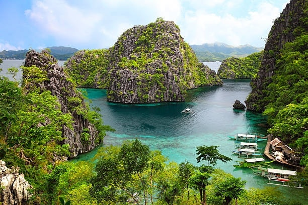 Philippines là một quốc đảo ở Đông Nam Á. Theo Facts Institute, mặc dù Philippines được tạo thành từ hơn 7.000 hòn đảo, phần lớn dân số chỉ sinh sống trên 11 hòn đảo trong số đó. Ảnh: Istock.