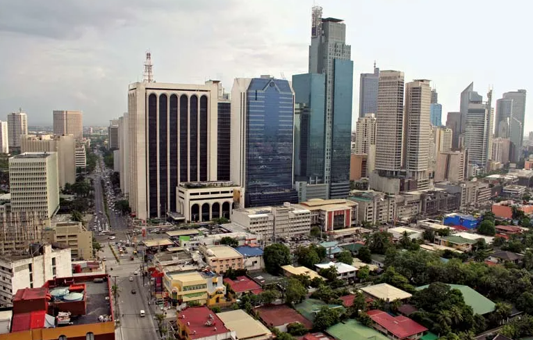 Năm 2014, thành phố Makati trong vùng đô thị Manila được mệnh danh là "thủ đô sefie của thế giới" với 258 người thường xuyên chụp ảnh "selfie" trên mỗi 100.000 người - nhiều hơn thành phố đứng thứ hai là Manhattan ở New York. Ảnh: britannica.com.