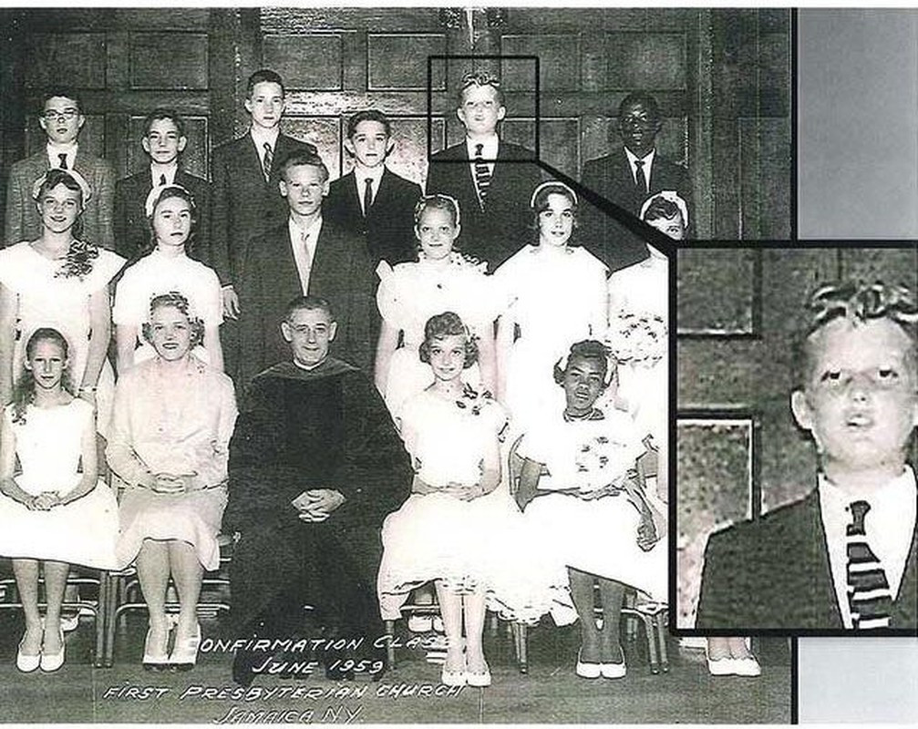 Trong bức ảnh này, ông Donald Trump chụp cùng mọi người tại nhà thờ Presbyterian đầu tiên ở Jamaica, New York, hồi tháng 6/1959. Ảnh: DO.