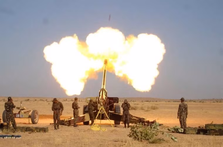 Pháo nòng dài M46 130mm là phương tiện tác chiến mạnh mẽ thời chiến tranh Lạnh của Liên Xô chuyên làm nhiệm vụ hỗ trợ các lực lượng lục quân. M46 được công khai với các quan sát viên phương Tây vào năm 1954 (nên nó được gọi là M1954) và đi vào trang bị trong quân đội các nước thân thiện với Liên Xô từ Trung Đông, châu Phi, Nam Mĩ đến châu Á và Đông Âu.