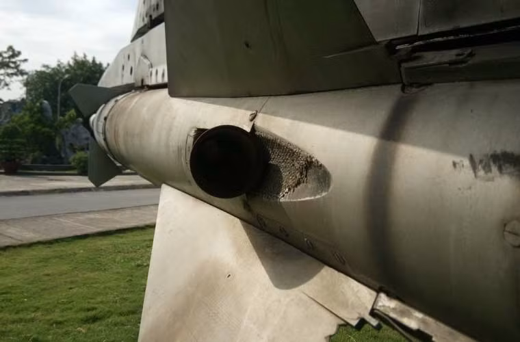 Vì vậy, trong suốt thời gian tham gia chiến đấu bảo vệ miền Bắc Việt Nam, tên lửa K-5 hầu như không được nhắc tới trong tài liệu lịch sử không quân. Sau này, tên lửa K-5 được Quân chủng PK-KQ cải tiến thành bia bay để phục vụ huấn luyện bắn đạn thật.