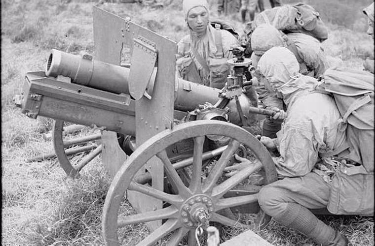 Khẩu sơn pháo 94mm này vốn có tên định danh đầy đủ là QF 3.7-inch Howitzer do người Anh sản xuất từ năm 1915 (trong Chiến tranh Thế giới thứ 1).