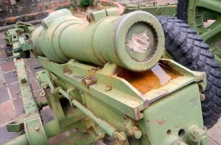 Khẩu pháo này đạt tầm bắn xa nhất 5,3km, sơ tốc đầu nòng 297m/s.