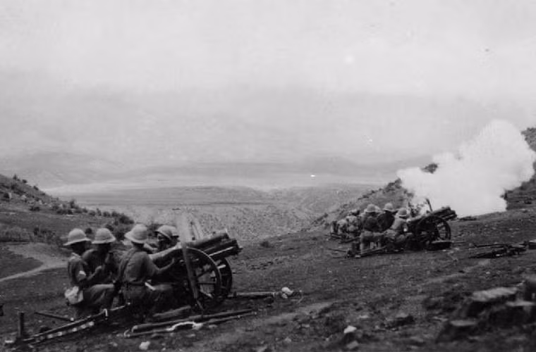 Sơn pháo có thể bắn mục tiêu nhìn thấy như pháo tấn công hiện nay, cũng có thể bắn gián tiếp qua trinh sát pháo như lựu pháo hỗ trợ ngày nay.