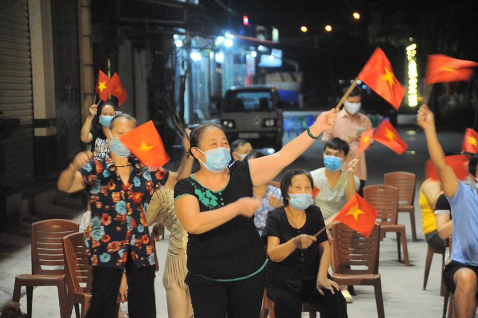 Ngày 10/9, ông Nguyễn Dương Thái, Chủ tịch UBND tỉnh Hải Dương, vừa ký quyết định kết thúc cách ly y tế khu phố Ngô Quyền, phường Phạm Ngũ Lão, TP Hải Dương từ 0h ngày 11/9, giao Chủ tịch UBND TP Hải Dương chỉ đạo các cơ quan, đơn vị, ban ngành liên quan thực hiện việc dỡ bỏ vùng cách ly y tế đảm bảo đúng quy định.