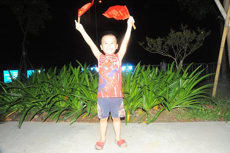 Nụ cười của một em nhỏ đã xua đi những ngày tháng lo lắng vì dịch bệnh.