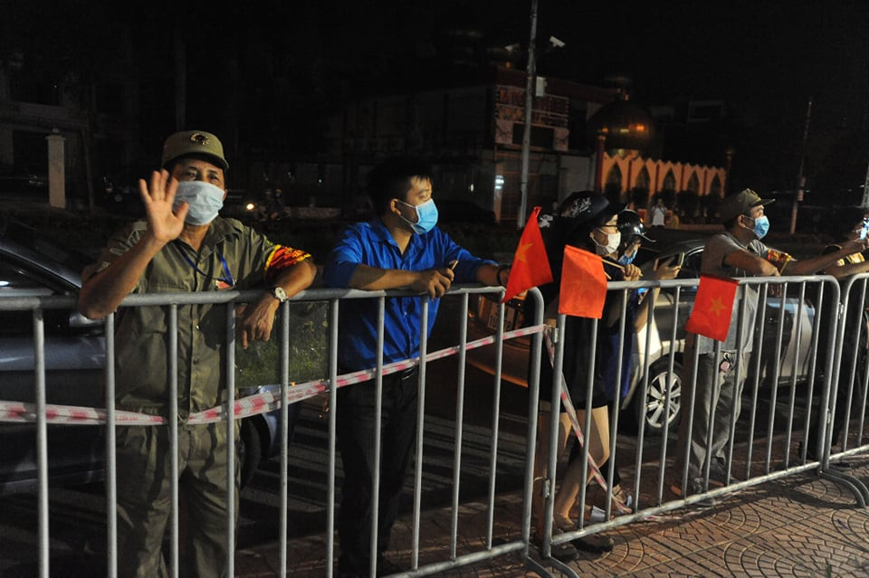 Ngày 13/8, UBND tỉnh Hải Dương đã quyết định thiết lập vùng phong toả cách ly y tế tạm thời từ số nhà 20 đến 98 khu phố Ngô Quyền khi phát hiện một số ca nhiễm liên quan ổ dịch Thế giới Bò tươi. Thời gian áp dụng phong toả trong vòng 14 ngày kể từ 0 giờ ngày 14/8. Ngày 27/8, UBND tỉnh Hải Dương tiếp tục gia hạn thiết lập vùng cách ly y tế tại khu vực này (81 hộ, với 304 nhân khẩu) 14 ngày tính từ 0 giờ ngày 28/8.