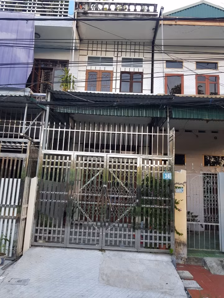 Khoi to vi danh bac, PGD TT dich vu dau gia tai san Thai Binh van di lam