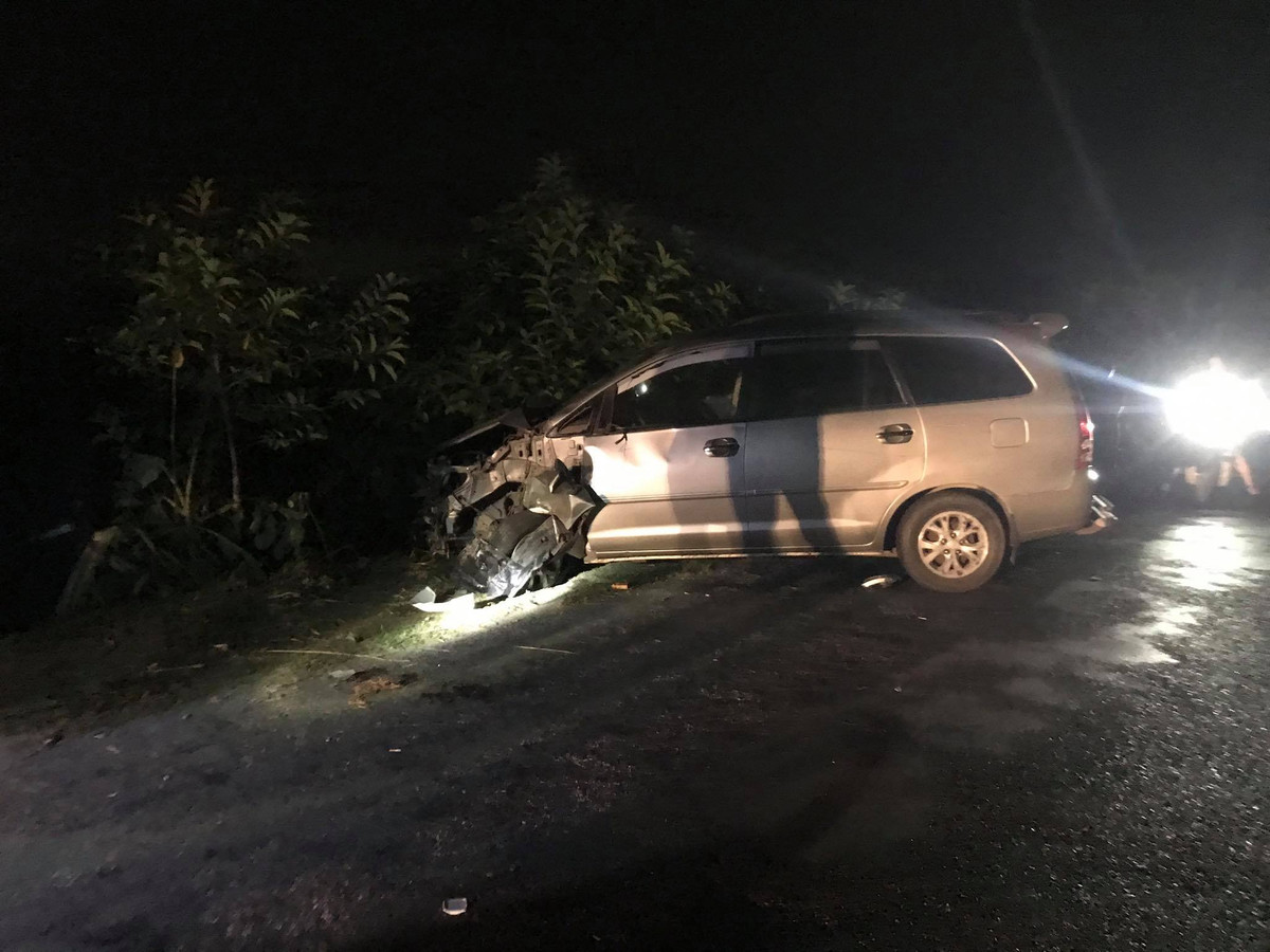 Hai Duong: Xe o to mat lai dam 4 xe may, 9 nguoi bi thuong