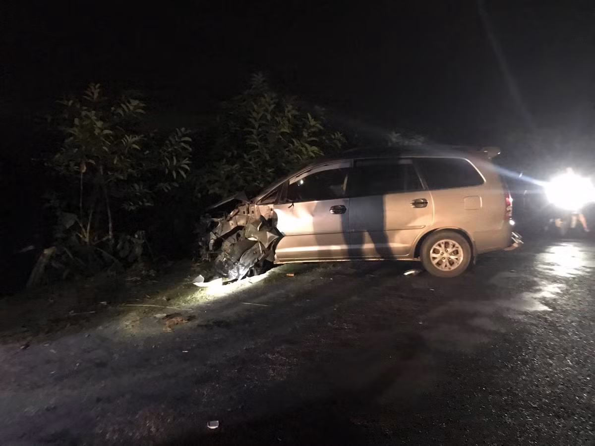 Hai Duong: Xe o to mat lai dam 4 xe may, 9 nguoi bi thuong