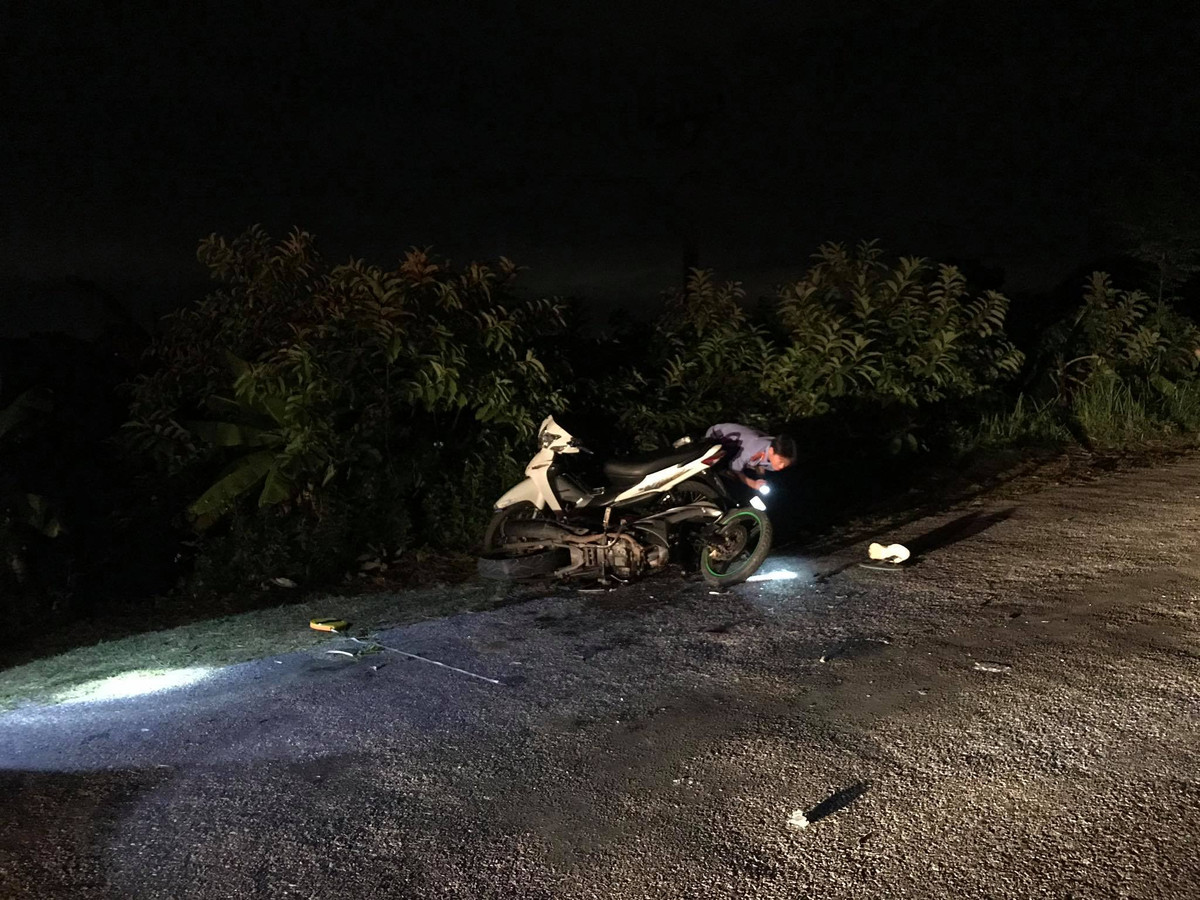 Hai Duong: Xe o to mat lai dam 4 xe may, 9 nguoi bi thuong-Hinh-2