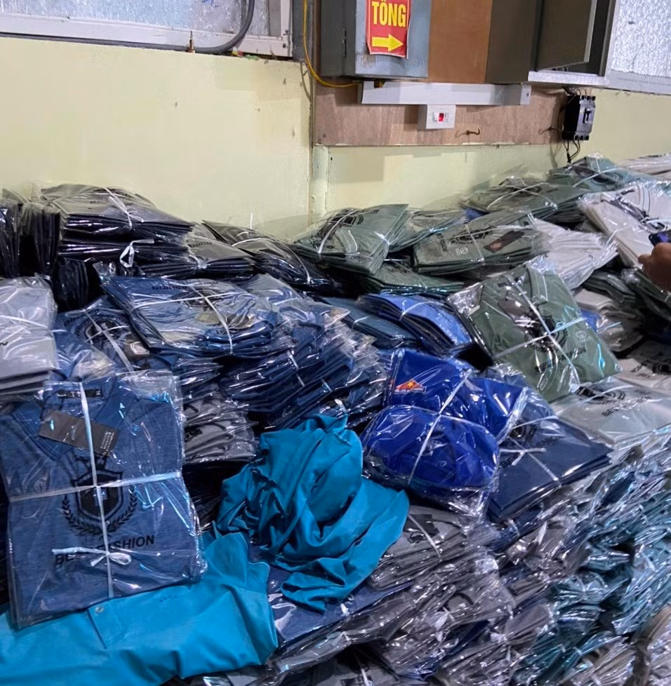 Hiện toàn bộ số hàng hóa thành phẩm, bán thành phẩm, công cụ, nguyên liệu có dấu hiệu vi phạm đã được tạm giữ để tiếp tục xác minh, làm rõ để xử lý theo quy định của pháp luật.