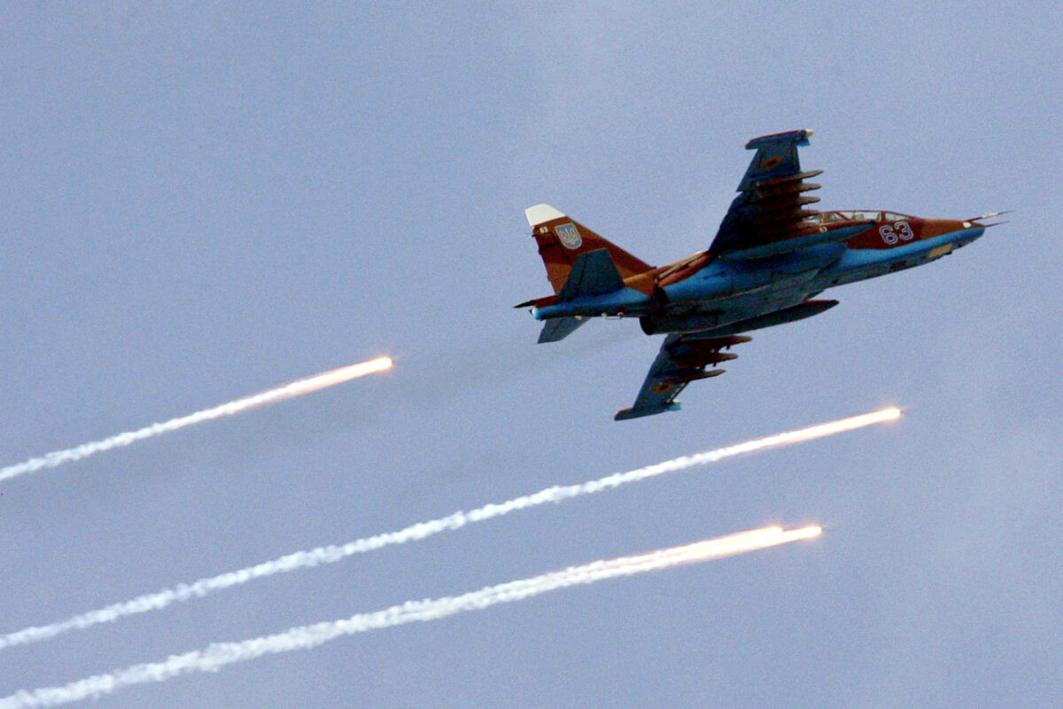 Tuy nhiên thông tin này chỉ được phía Azerbaijan xác nhận cách đây ít ngày - nghĩa là hơn hai tháng sau khi vụ việc kết thúc. Trước đó phía Armenia cũng đã cung cấp những hình ảnh bằng chứng về việc bắn hạ cường kích cơ Su-25 của Azerbaijan. Nguồn ảnh: BMDP.