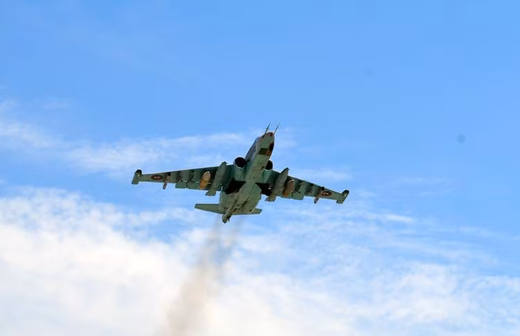 Cường kích Su-25 do Liên Xô sản xuất là một trong số ít những loại cường kích cơ đúng nghĩa ở thời điểm hiện tại. Su-25 ra đời từ năm 1978 nhưng tới nay vẫn tiếp tục được sử dụng rất rộng rãi trên khắp thế giới. Nguồn ảnh: BMDP.
