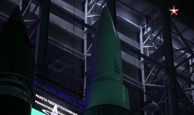 "Tên lửa siêu vượt âm Avangard mang lại sự đảm bảo tin cậy cho an ninh Nga trong nhiều thập kỷ tới", nguồn tin khẳng định. Trong cuộc thử nghiệm trước đó, đầu đạn của Avangard được phóng từ căn cứ tên lửa Dombarovskiy thuộc phía nam dãy núi Ural.