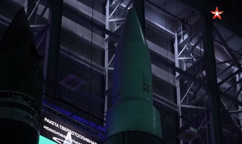 "Tên lửa siêu vượt âm Avangard mang lại sự đảm bảo tin cậy cho an ninh Nga trong nhiều thập kỷ tới", nguồn tin khẳng định. Trong cuộc thử nghiệm trước đó, đầu đạn của Avangard được phóng từ căn cứ tên lửa Dombarovskiy thuộc phía nam dãy núi Ural.