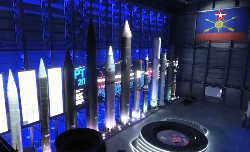 Điện Kremlin cho biết Avangard đã đánh trúng mục tiêu thực tế ở bãi thử Kura trên bán đảo Kamchatka, cách 6.000 km. Cùng với đó, Nga cũng đã tiết lộ thời gian và đơn vị đầu tiên được trang bị loại siêu tên lửa này. Theo TASS, Bộ Quốc phòng Nga vừa ấn định hai trung đoàn đầu tiên sẽ được trang bị hệ thống vũ khí siêu vượt âm Avangard vào năm 2027.