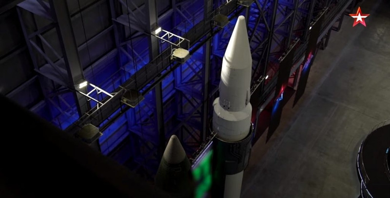 Hai trung đoàn này sẽ trực thuộc Sư đoàn Tên lửa Cờ đỏ đóng quân tại vùng Orenburg, phía nam dãy núi Ural. Điều đặc biệt là quyết định triển khai tên lửa Avangard không chỉ giới hạn ở hai trung đoàn mà tất cả còn phụ thuộc vào những diễn biến thực tế trên thế giới.