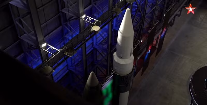 Hai trung đoàn này sẽ trực thuộc Sư đoàn Tên lửa Cờ đỏ đóng quân tại vùng Orenburg, phía nam dãy núi Ural. Điều đặc biệt là quyết định triển khai tên lửa Avangard không chỉ giới hạn ở hai trung đoàn mà tất cả còn phụ thuộc vào những diễn biến thực tế trên thế giới.