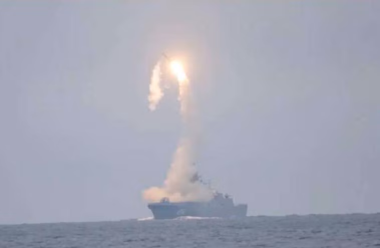 Tốc độ của tên lửa Zircon đạt Mach 8, điều này vượt xa các đối thủ trên thế giới. Với tốc độ này việc đánh chặn chúng trở nên vô cùng khó khăn.