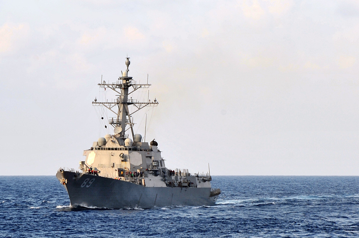 USS Mustin mới chỉ được hạ thủy hồi năm 2001, khu trục hạm này được trang bị một hải pháo 127mm cùng với 96 giếng phóng tên lửa thẳng đứng. Nguồn ảnh: USNI.