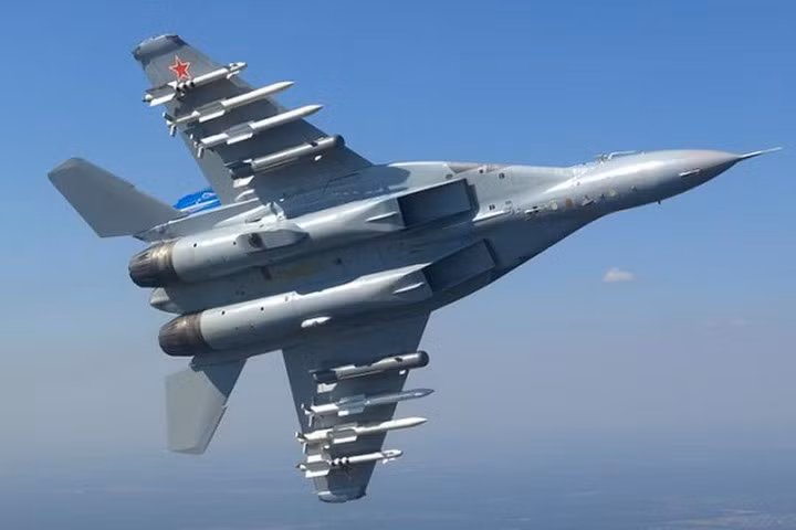 Ai Cập và Algeria đã chọn MiG-29M/M2, Nga chỉ đặt hàng 6 chiếc MiG-35, có khả năng được sử dụng để tái trang bị cho một đội nhào lộn trên không thay vì triển khai cho các đơn vị tiền phương. Lực lượng Hàng không - Vũ trụ Nga dường như vẫn không cần đến các tiêm kích loại này.
