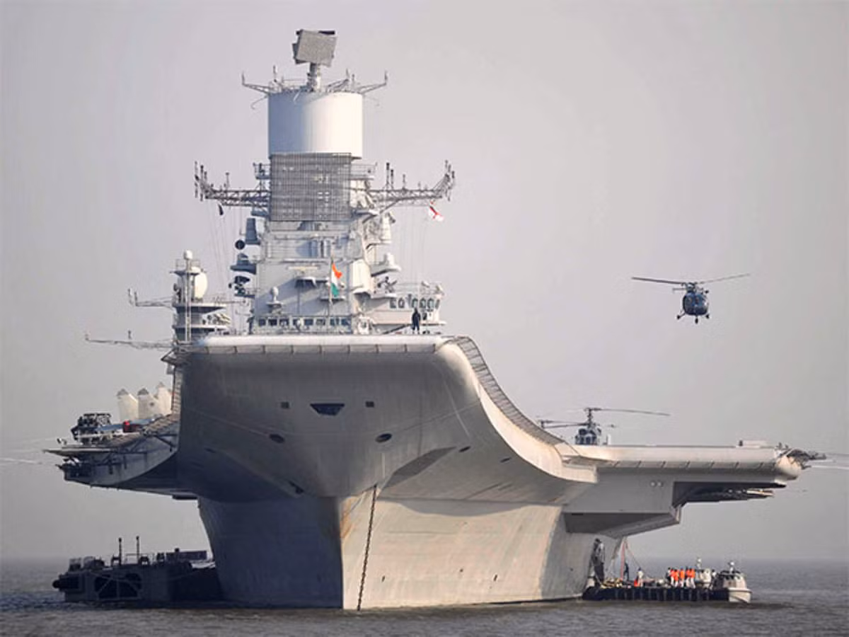 Với trọng lượng cất cánh tối đa lên tới 23,5 tấn, các máy bay F/A-18 có trọng lượng cất cánh nhẹ hơn hẳn so với các tiêm kích MiG-29K đang được hải quân Ấn Độ sử dụng. Nguồn ảnh: Forces.