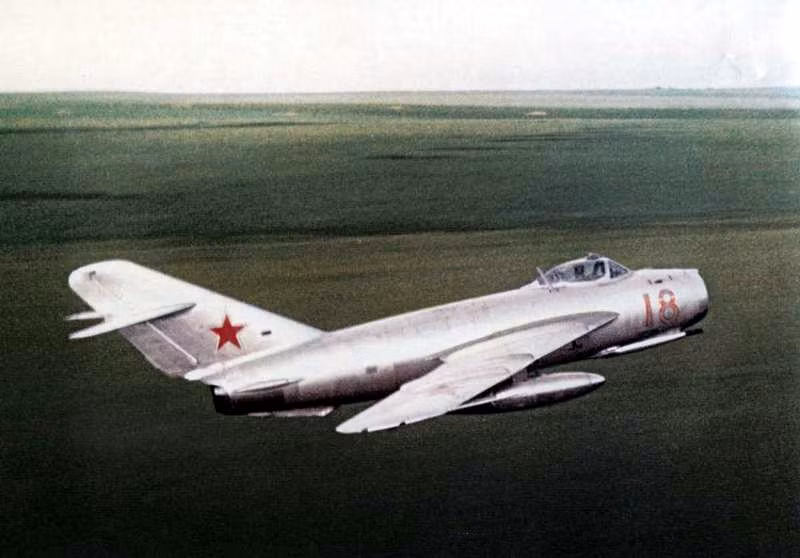 Ngoài ra, trên thế giới còn có nhiều chiếc MiG-15 khác vẫn tiếp tục được bảo quản tốt trong tay những nhà sưu tập tư nhân. Thậm chí, nhiều chiếc MiG-15 vẫn còn được rao bán trên mạng internet công khai với giá rất phải chăng. Nguồn ảnh: Sina.