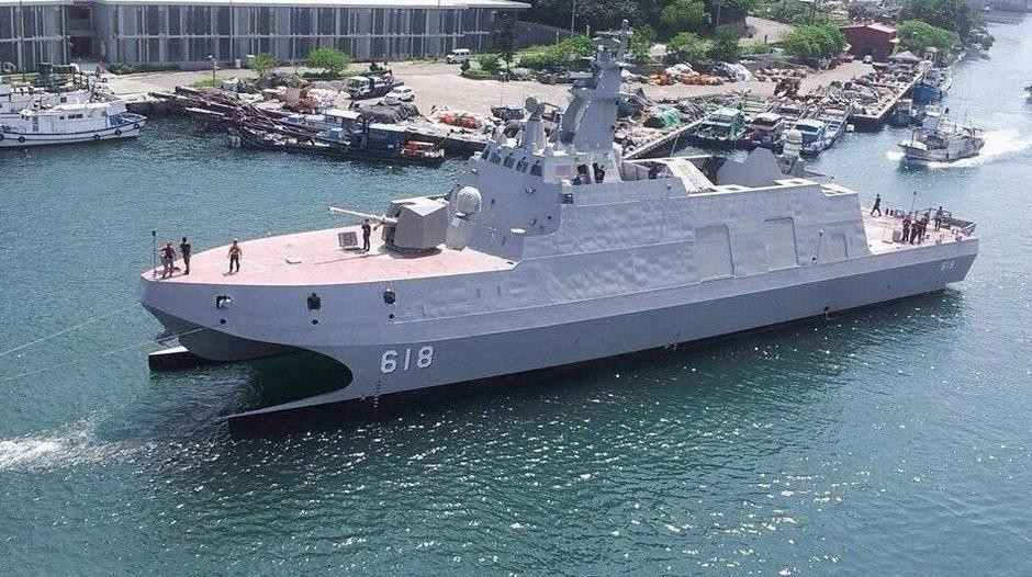 Giới chuyên gia quân sự của hòn đảo cũng nói thêm rằng tốc độ tối đa 80 km/h của chiến hạm Tháp Giang vượt xa khả năng cơ động 55 km/h của tàu sân bay Trung Quốc đại lục hay một số khu trục hạm khác của Trung Quốc.