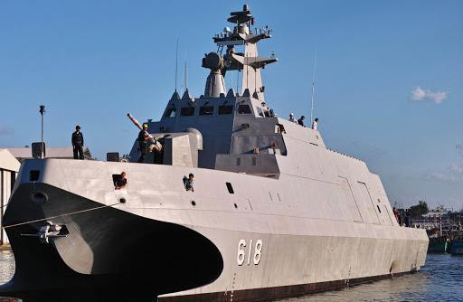 "Máy bay Trung Quốc đại lục sẽ khó lòng tìm thấy chiến hạm này kịp thời để ngăn nó phóng tên lửa, bởi lớp Đà Giang sở hữu nhiều công nghệ tàng hình tiên tiến với diện tích phản xạ radar rất nhỏ", giới chuyên gia quân sự Đài Loan phản biện trên tờ Taiwan News.