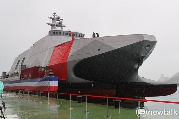 Bắc Kinh coi Đài Loan là một phần lãnh thổ của họ và từng tuyên bố không ngại sử dụng vũ lực để giành lại quyền kiểm soát. Trung Quốc đã tăng cường gây sức ép với hòn đảo này kể từ khi bà Thái Anh Văn được bầu làm lãnh đạo Đài Loan vào năm 2016, và bà từ chối chấp nhận nguyên tắc "một Trung Quốc".