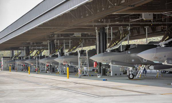 Khi được đưa vào sử dụng, những chiếc F-35A có tầm bay 2.200km sẽ phối hợp với các phi đội F/A-18F Super Hornet và EA-18G Growlers khẳng định ưu thế không chiến trong khu vực của Không quân Australia.