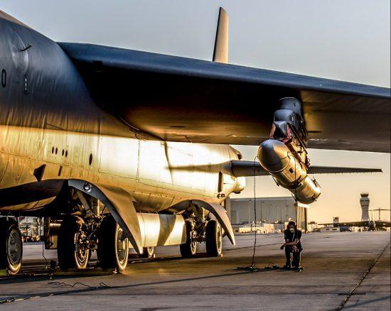 Tên lửa nói trên được lên kế hoạch sử dụng cho máy bay ném bom B-1B Lancer, B-52H và máy bay chiến đấu F-15E, tuy nhiên vũ khí này bị Moskva cho rằng mặc dù kích thước lớn nhưng lại kém hơn nhiều so với tên lửa của mình.