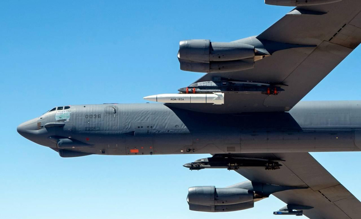 Ông Will Roper - người đứng đầu bộ phận mua sắm trang thiết bị và vũ khí cho không quân Mỹ thông báo trong tháng 12/2020, Lầu Năm Góc tiến hành các cuộc thử nghiệm thực tế đầu tiên đối với tên lửa siêu thanh AGM-183A ARRW.